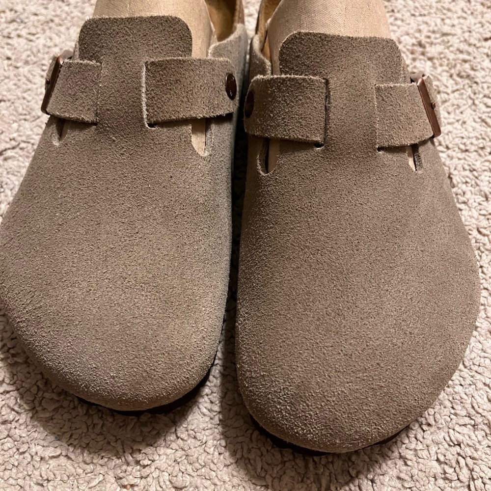 SIZE SWAP Birkenstock Boston Clog Suede Size 9, looking for 8.5 or 8